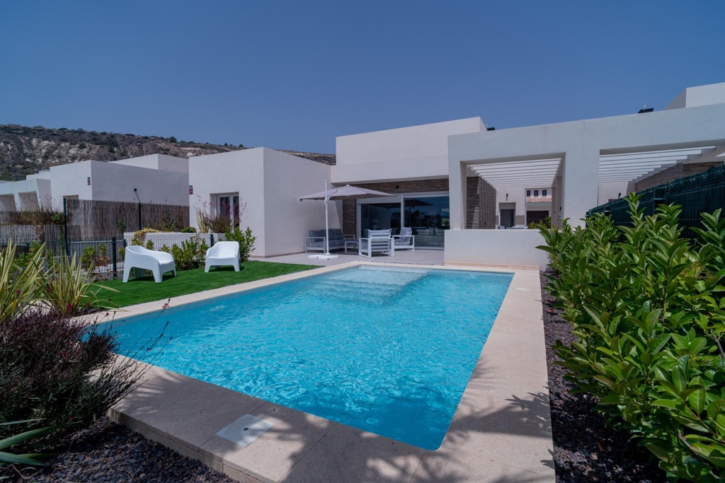 [second:267-454-11-913] ALGORFA – Luxury 3-bedroom villa from 780 000 € | Pool, Terrace, Parking
