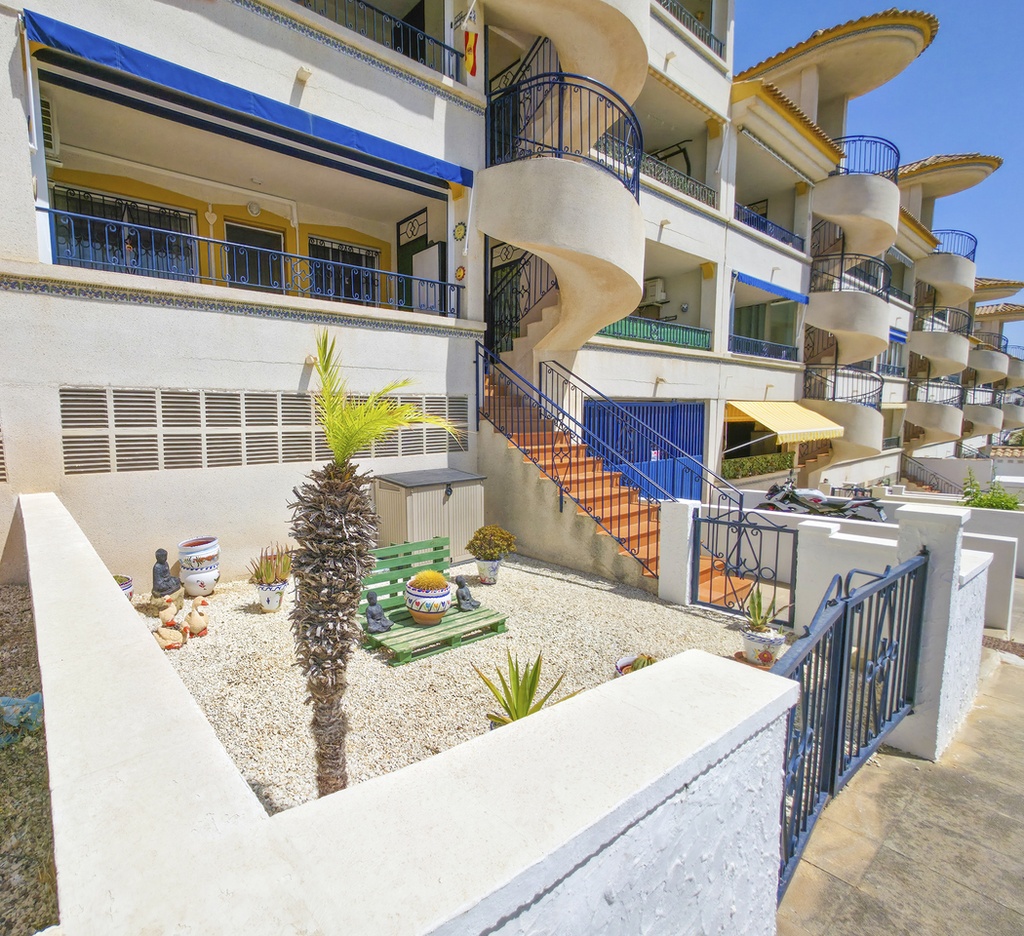 VILLAMARTIN – 2-spálňový apartmán od 149 950 € | Bazén, Terasa, Záhrada