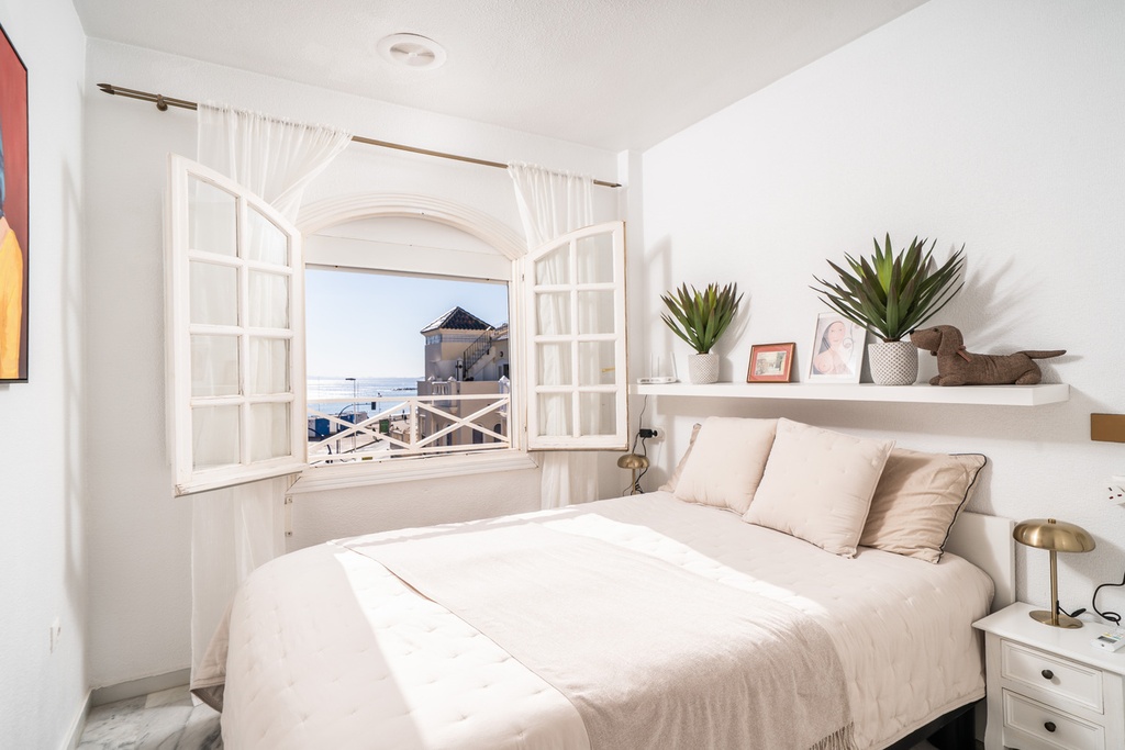 TORREVIEJA – Moderný 2-spálňový apartmán od 339 000 € | 1. línia pri mori, Bazén, Terasa