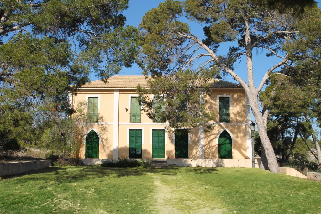 [second:48-464-11-934] SAN JUAN DE ALICANTE – Luxusná 7-spálňová vila od 995 000 € | Terasa, Parkovanie, Záhrada
