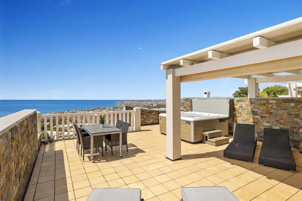 [second:318-474-11-956] EL HIGUERON – Luxury 2-bedroom penthouse from 525 000 € | Terrace, Parking, Golf