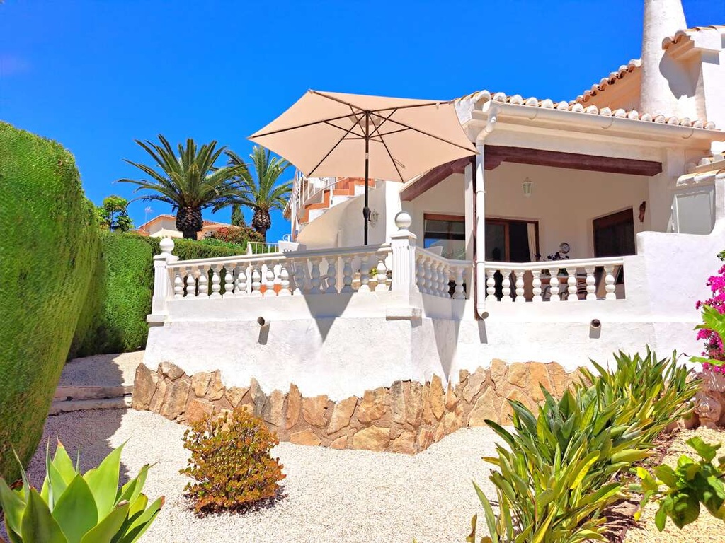 [second:8-525-11-1116] MORAIRA – 2-spálňový mestský dom od 465 000 € | Bazén, Terasa, Parkovanie