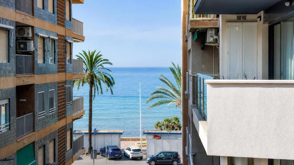 SANTA POLA - 4-izbový apartmán na predaj v Santiago Bernabeu – s priamym výhľadom na more