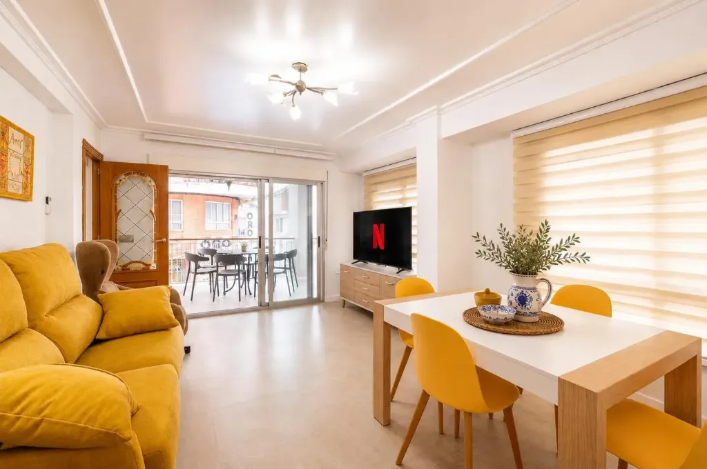 SANTA POLA - 4-izbový apartmán na predaj v Santiago Bernabeu – 90 m² s priestrannou terasou a s výhľadom na more