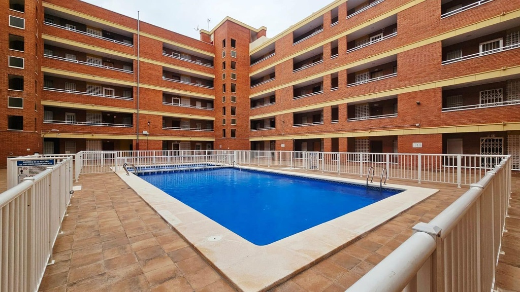 TORREVIEJA – Moderný 2-spálňový apartmán pri mori od 169 000 € | 150 m od pláže, Bazén, Terasa