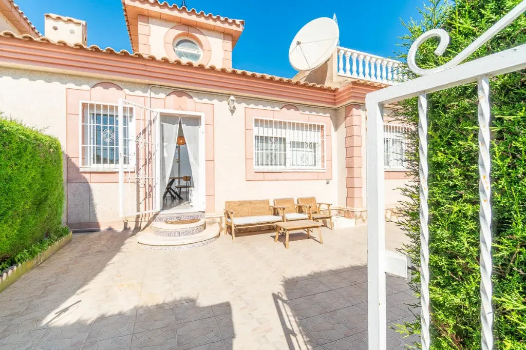 LOS BALCONES, TORREVIEJA – Bungalov – 2 spálne – Južná orientácia – Urbanizácia Lago Jardín II – 134 500 €