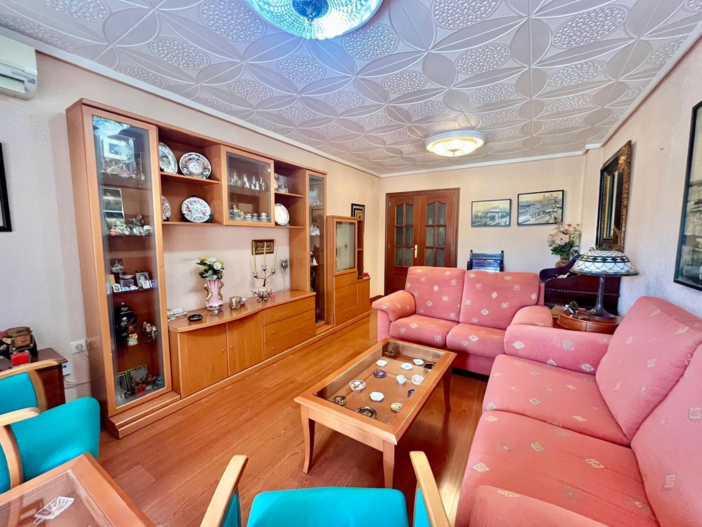 TORREVIEJA – Moderný 3-spálňový apartmán pri mori od 276 900 € | 150 m od pláže