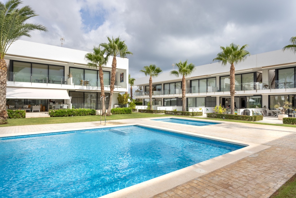 [second:171-240-11-591] MAR DE CRISTAL – 3-spálňový apartmán od 299 000 € | Bazén, Terasa, Parkovanie