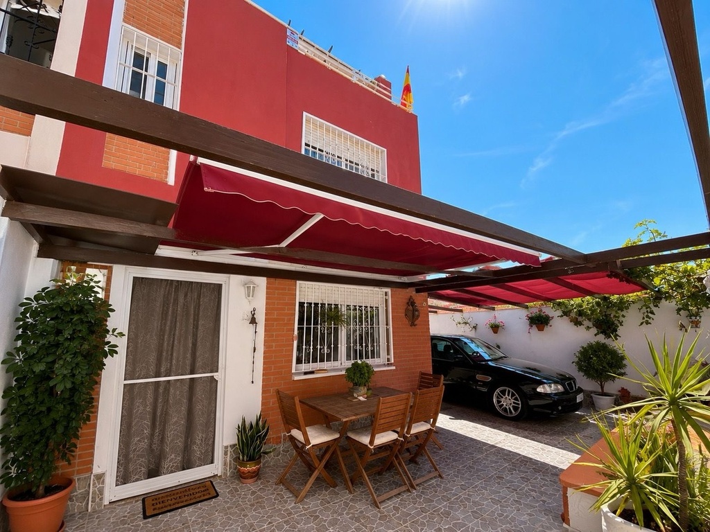 [second:673-435-11-854] LOS ALTOS – 2-spálňový mestský dom od 228 000 € | Terasa, Parkovanie, Záhrada