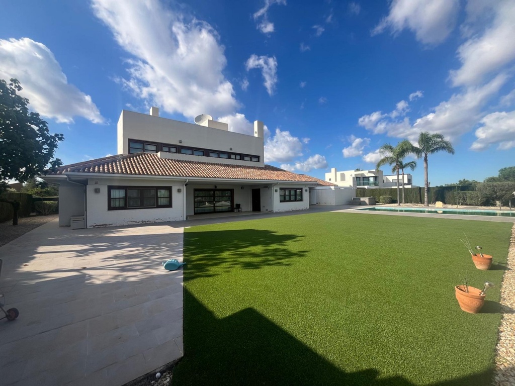 [second:790-317-11-616] SUCINA – Luxury 4-bedroom villa from 995 000 € | Pool, Terrace, Parking