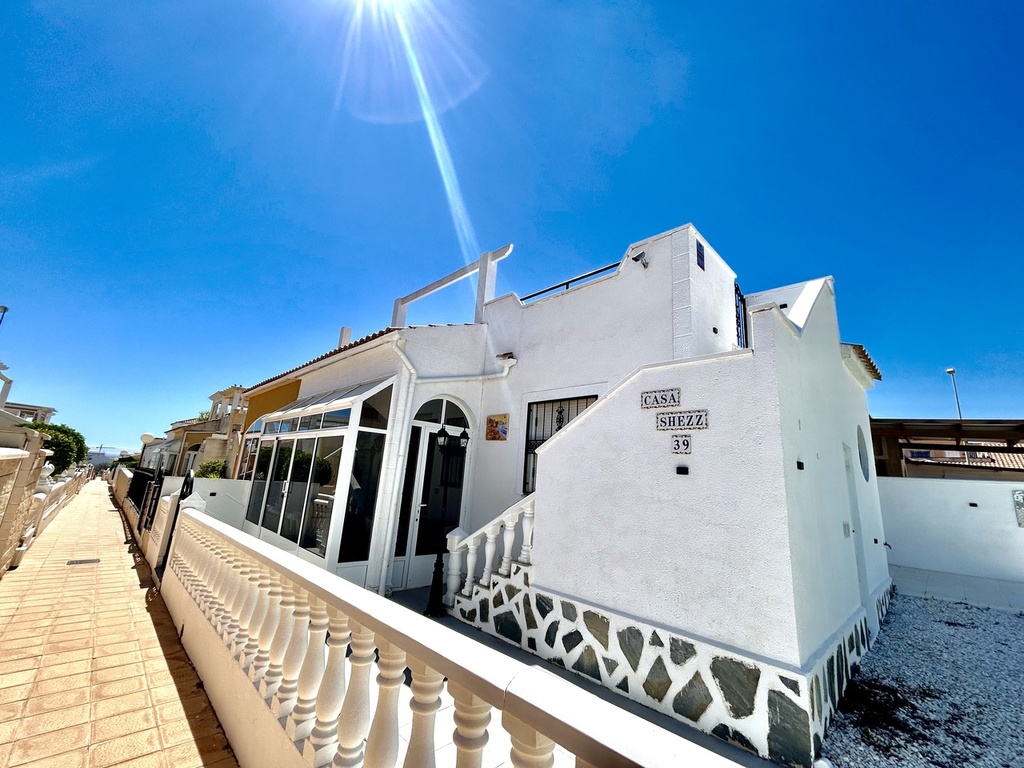 [second:594-435-11-854] PUNTA PRIMA – Moderný 2-spálňový mestský dom od 204 950 € | Výhľad na more, Bazén, Terasa