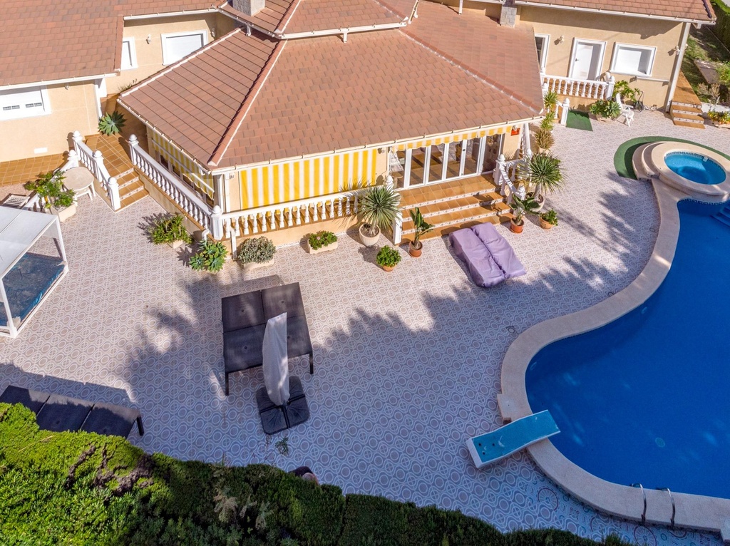 CABO ROIG – Luxusná 3-spálňová vila od 1 550 000 € | Bazén, Parkovanie, Záhrada