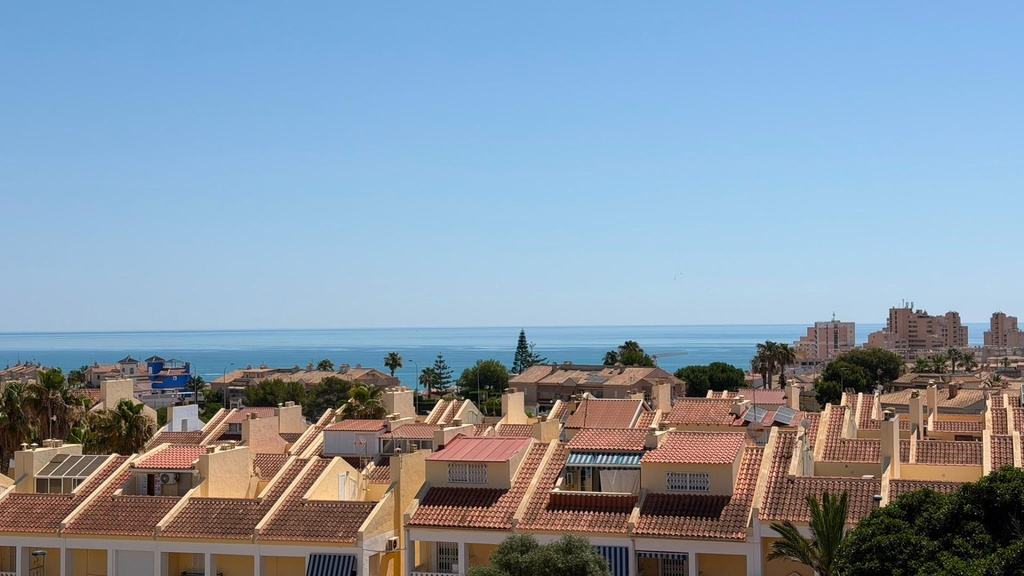 TORREVIEJA – Moderný 1-spálňový apartmán pri mori od 179 900 € | 1,2 km od pláže, Bazén, Terasa