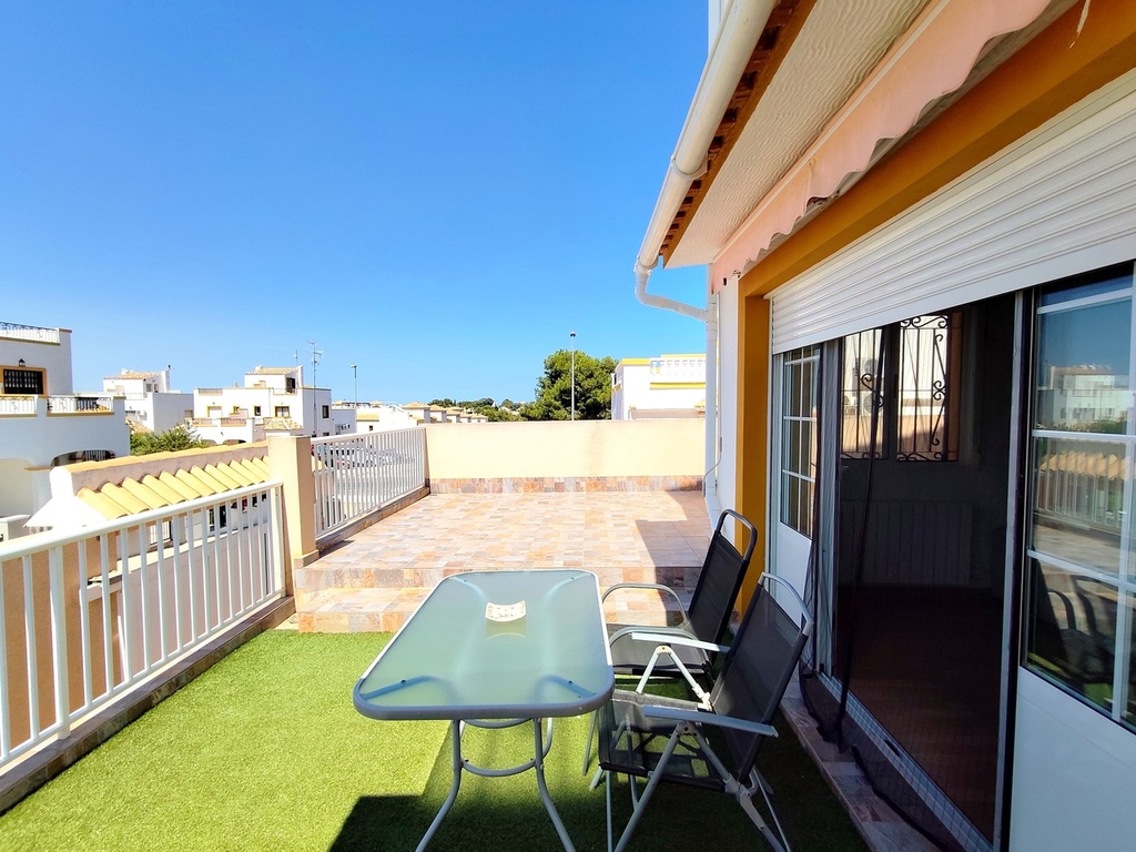[second:669-435-11-854] LOS ALTOS – 6-spálňový mestský dom od 280 000 € | Terasa, Parkovanie, Golf