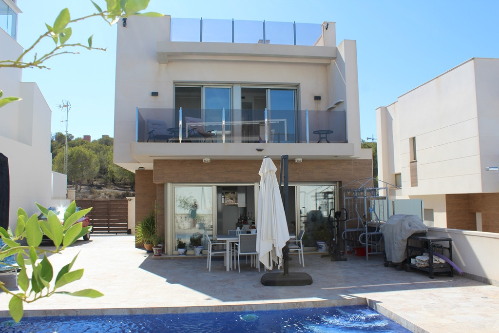 SAN MIGUEL DE SALINAS – 3-spálňová vila od 429 000 € | Bazén, Terasa, Záhrada