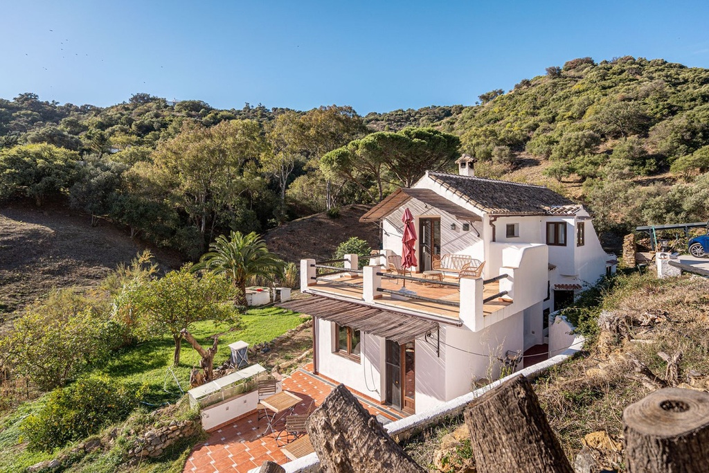 CASARES – Luxuriöse 3-Schlafzimmer-Finca ab 775 000 € | Pool, Terrasse, Parkplatz