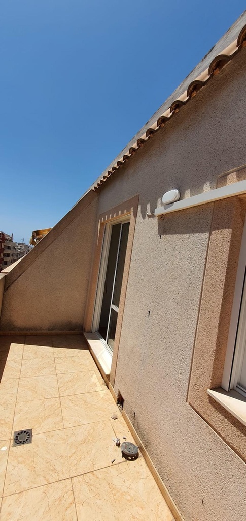 TORREVIEJA – Moderný 2-spálňový penthouse pri mori od 136 500 € | 700 m od pláže, Bazén