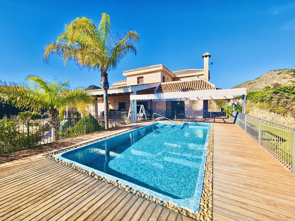 [second:241-435-11-854] LA MANGA CLUB – Luxury 5-bedroom villa from 2 300 000 € | Pool, Terrace, Parking