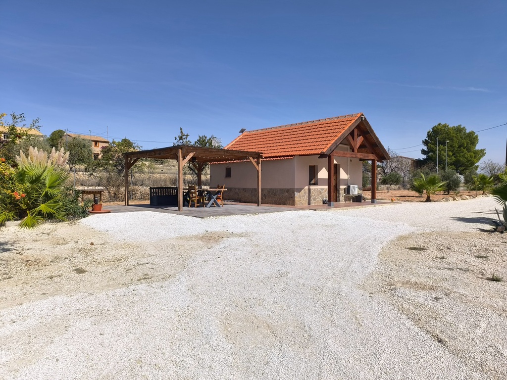 LA ZARZA – 2-bedroom villa from 99 995 € | Pool, Garden, Inland