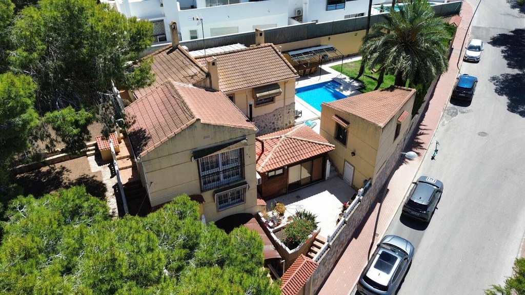 [second:57-0-11-908] LOS BALCONES – 4-bedroom villa from 490 000 € | Pool, Terrace, Parking