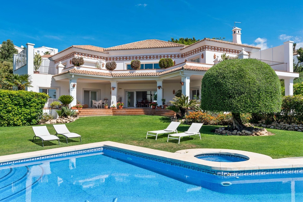 BENAHAVÍS – Luxury 6-bedroom villa from 2 690 000 € | Sea view, Pool, Terrace