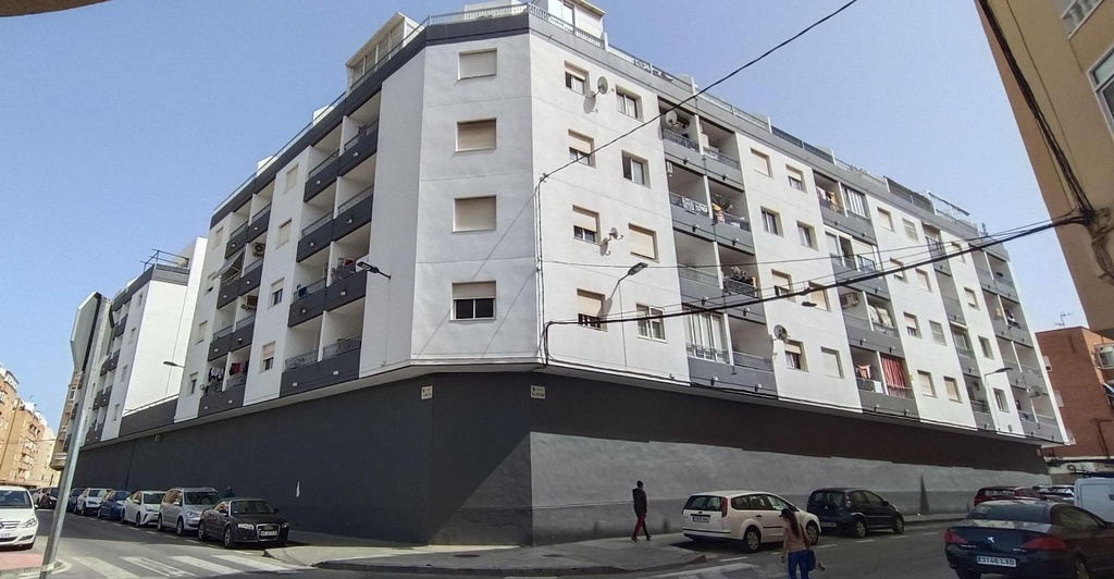 TORREVIEJA – Moderný 2-spálňový apartmán pri mori od 123 000 € | 700 m od pláže, Bazén