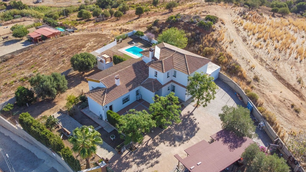 [second:6-462-11-930] ENTRERRIOS – Luxury 4-bedroom Finca from 890 000 € | Pool, Terrace, Parking