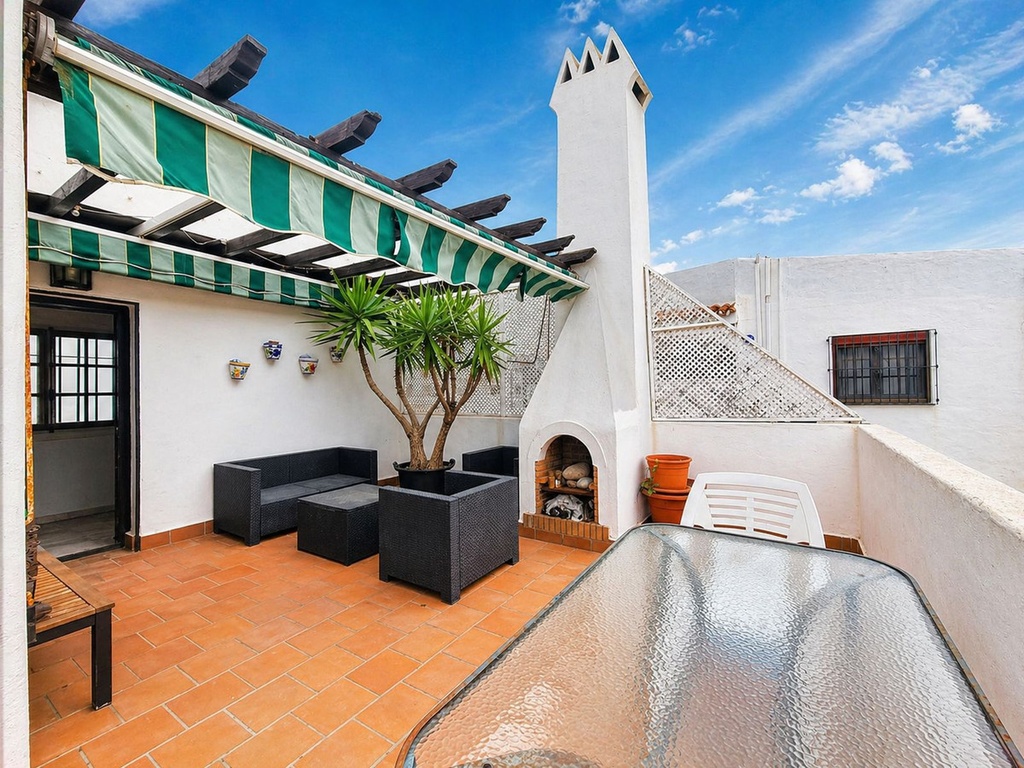 [second:549-372-11-745] LA DUQUESA – 3-spálňový mestský dom od 399 000 € | Terasa, Costa del Sol