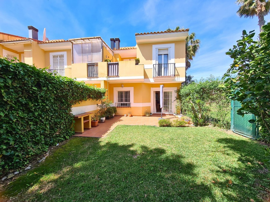 [second:543-372-11-745] LA DUQUESA – Moderný 3-spálňový mestský dom od 369 000 € | 1. línia pri mori, Bazén, Terasa