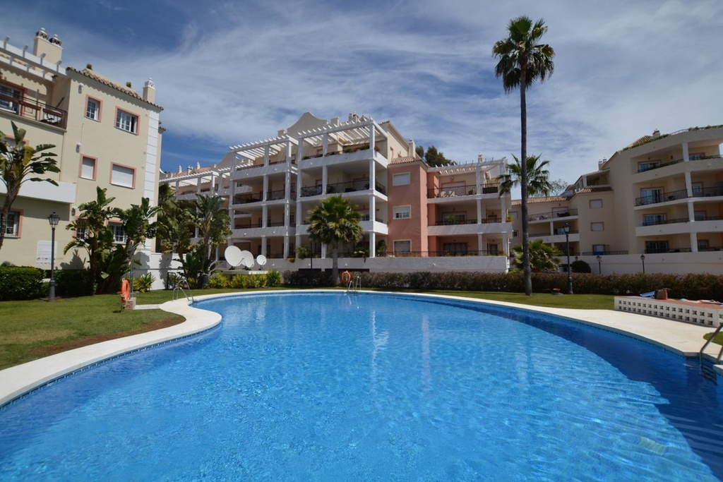 NUEVA ANDALUCÍA – 2-spálňový apartmán od 460 000 € | Bazén, Terasa, Parkovanie