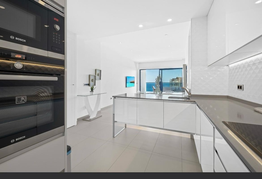 BENIDORM – 2-bedroom apartment from 615 000 € | Playa de Poniente, Costa Blanca