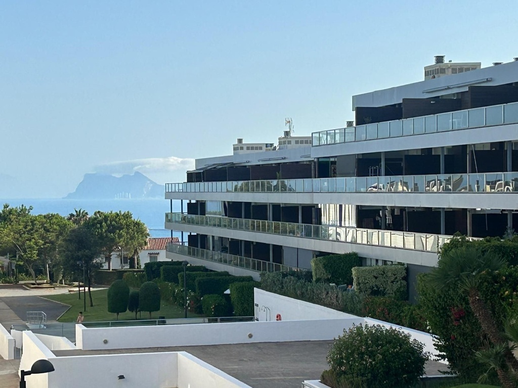 PUNTA CHULLERA – 3-spálňový apartmán od 450 000 € | Terasa, Parkovanie, Golf