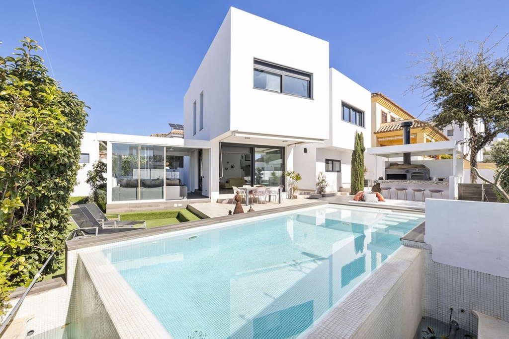 [second:130-474-11-956] SIERREZUELA – Luxury 4-bedroom villa from 795 000 € | Pool, Terrace, Garden