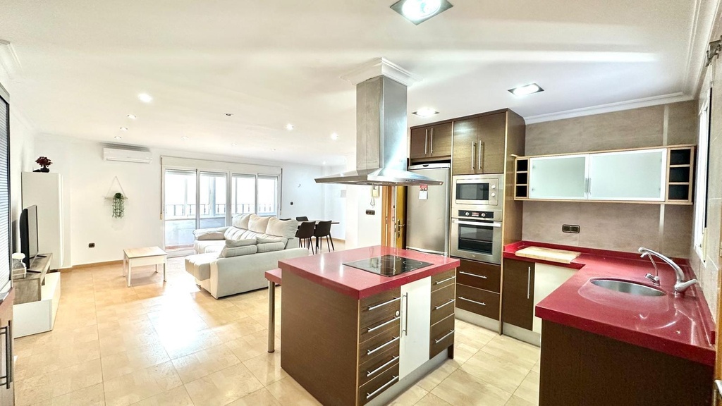 TORREVIEJA – Moderný 3-spálňový apartmán pri mori od 189 900 € | 900 m od pláže