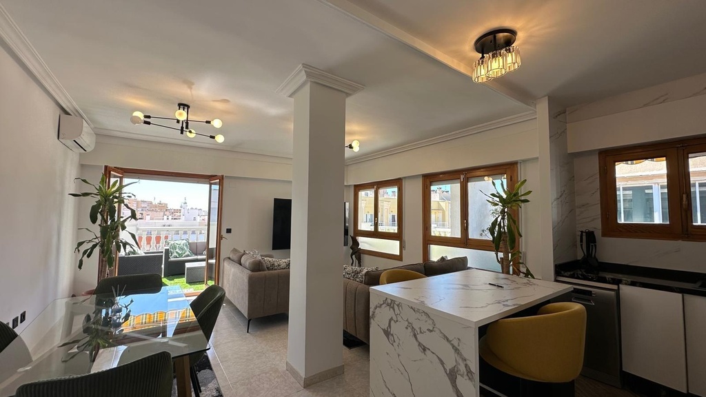 TORREVIEJA – Moderný 2-spálňový apartmán pri mori od 265 000 € | 1 km od pláže, Terasa
