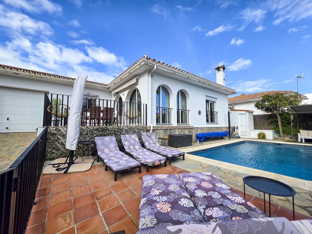 [second:489-372-11-745] LA DUQUESA – Luxusná 4-spálňová vila od 860 000 € | Bazén, Terasa, Parkovanie