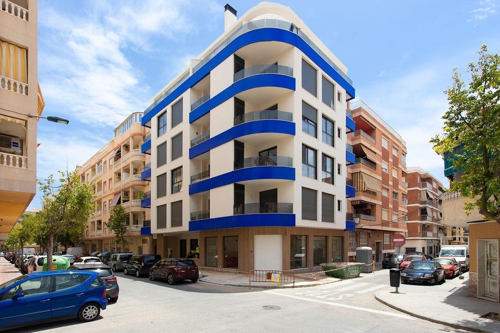 TORREVIEJA – Moderný 2-spálňový apartmán pri mori od 280 000 € | 230 m od pláže, Bazén, Terasa