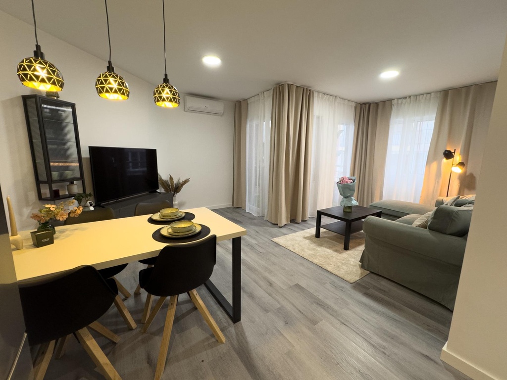TORREVIEJA – Moderný 2-spálňový apartmán pri mori od 199 900 € | 100 m od pláže, Terasa, Parkovanie
