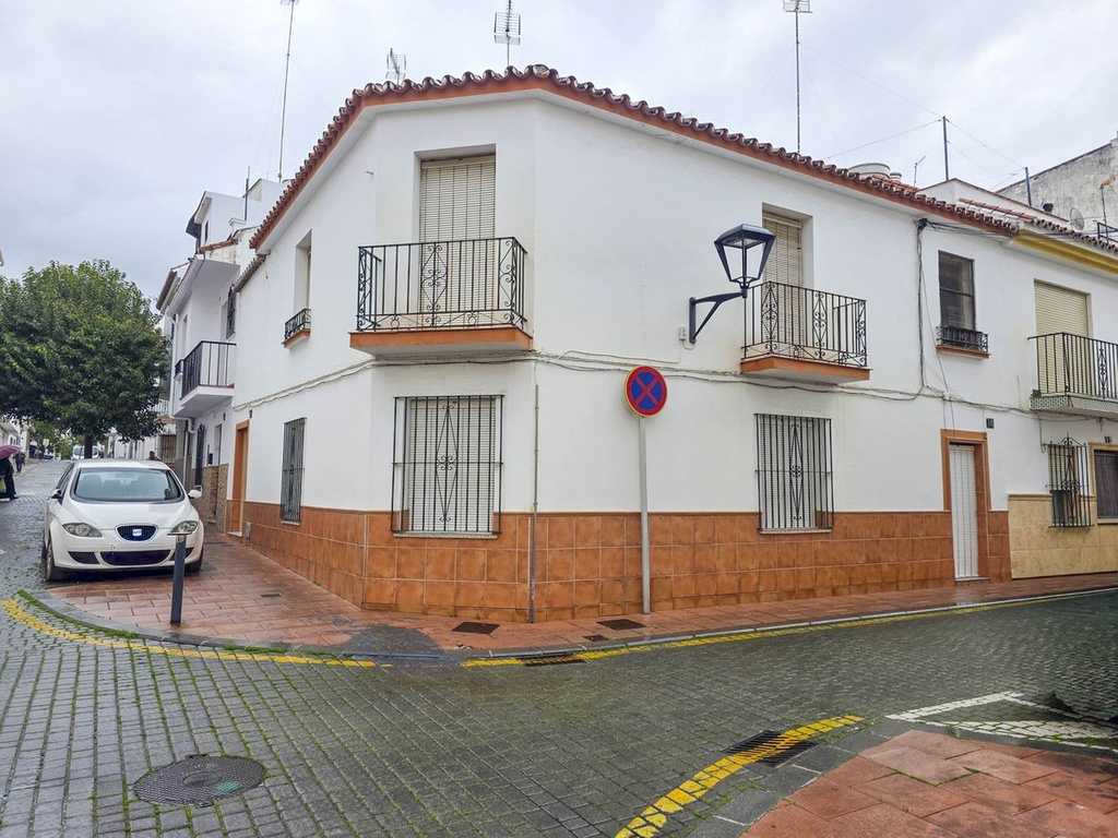ESTEPONA – 5-spálňový mestský dom od 700 000 € | Terasa, Parkovanie, Costa del Sol