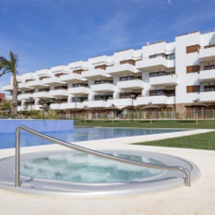 ORIHUELA COSTA – 2-spálňový apartmán od 239 900 € | Bazén, Terasa, Parkovanie