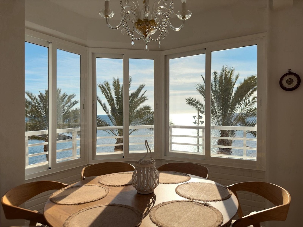 TORREVIEJA – Luxury 4-bedroom apartment from 620 000 € | First line beach