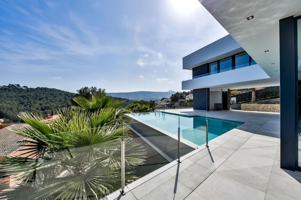 JAVEA – Luxusná 3-spálňová vila od 1 620 000 € | Bazén, Terasa, Parkovanie