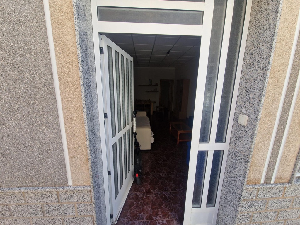 TORREVIEJA – Moderný 4-spálňový mestský dom pri mori od 221 900 € | 500 m od pláže, Terasa