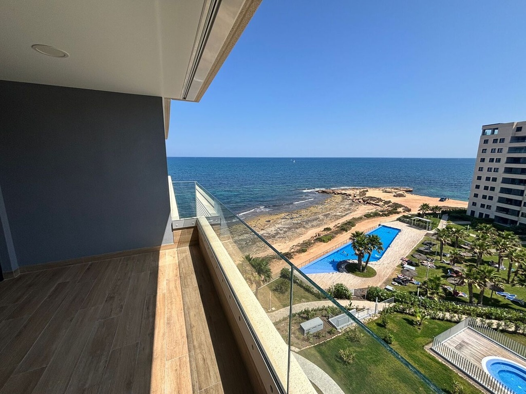 [second:10-0-11-638] PUNTA PRIMA – Luxusný 2-spálňový apartmán od 559 000 € | 1. línia pri mori, Bazén, Terasa