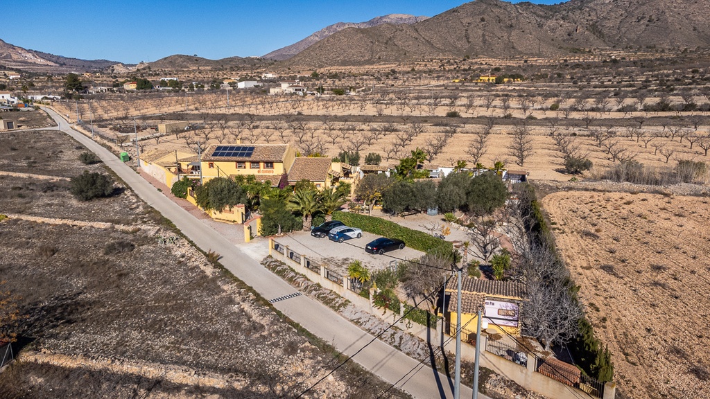 [second:122-385-11-760] HONDÓN DE LAS NIEVES – Luxury 6-bedroom Commercial from 850 000 € | Pool, Terrace, Garden