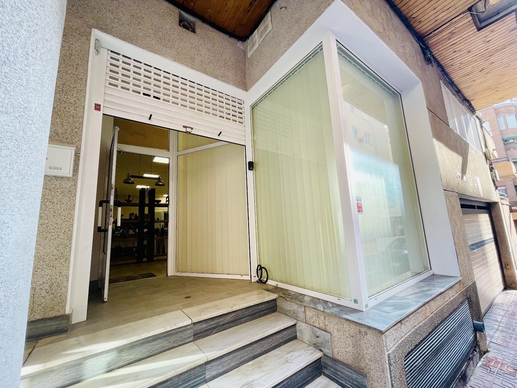 TORREVIEJA – Moderný 2-spálňový Commercial pri mori od 165 000 € | 400 m od pláže