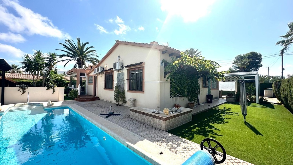 CABO ROIG – Luxusná 3-spálňová vila pri mori od 850 000 € | 200 m od pláže, Bazén, Terasa