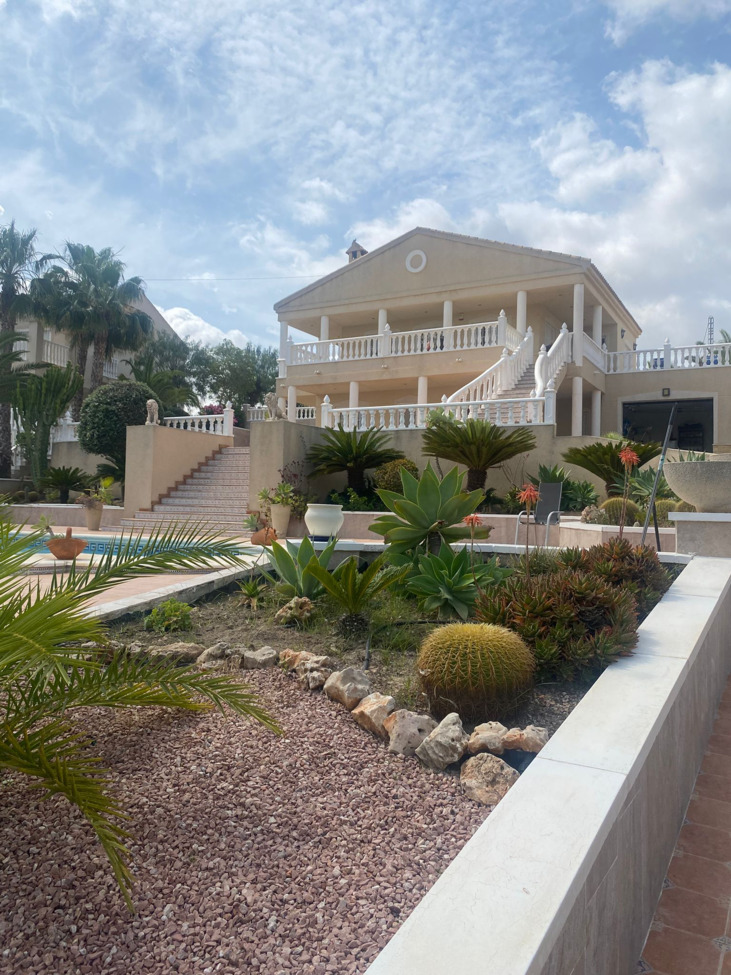 [second:67-259-11-562] ALGORFA – 3-bedroom villa from 585 000 € | Pool, Terrace, Garden