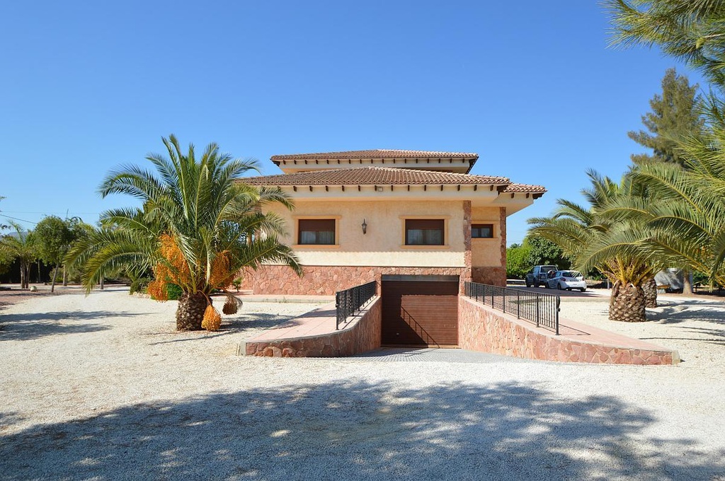 [second:5-0-11-702] CALLOSA DE SEGURA – 7-spálňová vila od 675 000 € | Bazén, Terasa, Parkovanie