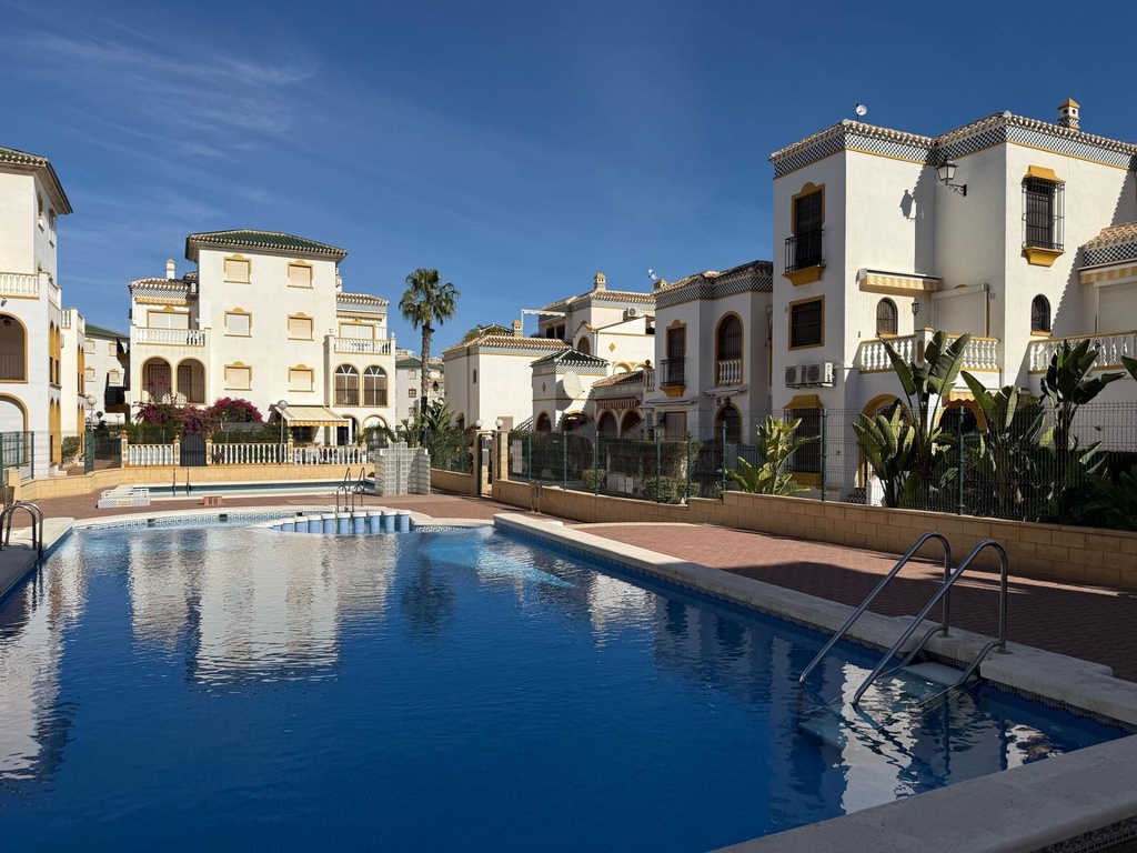 TORREVIEJA – Moderný 3-spálňový bungalow pri mori od 269 000 € | 300 m od pláže
